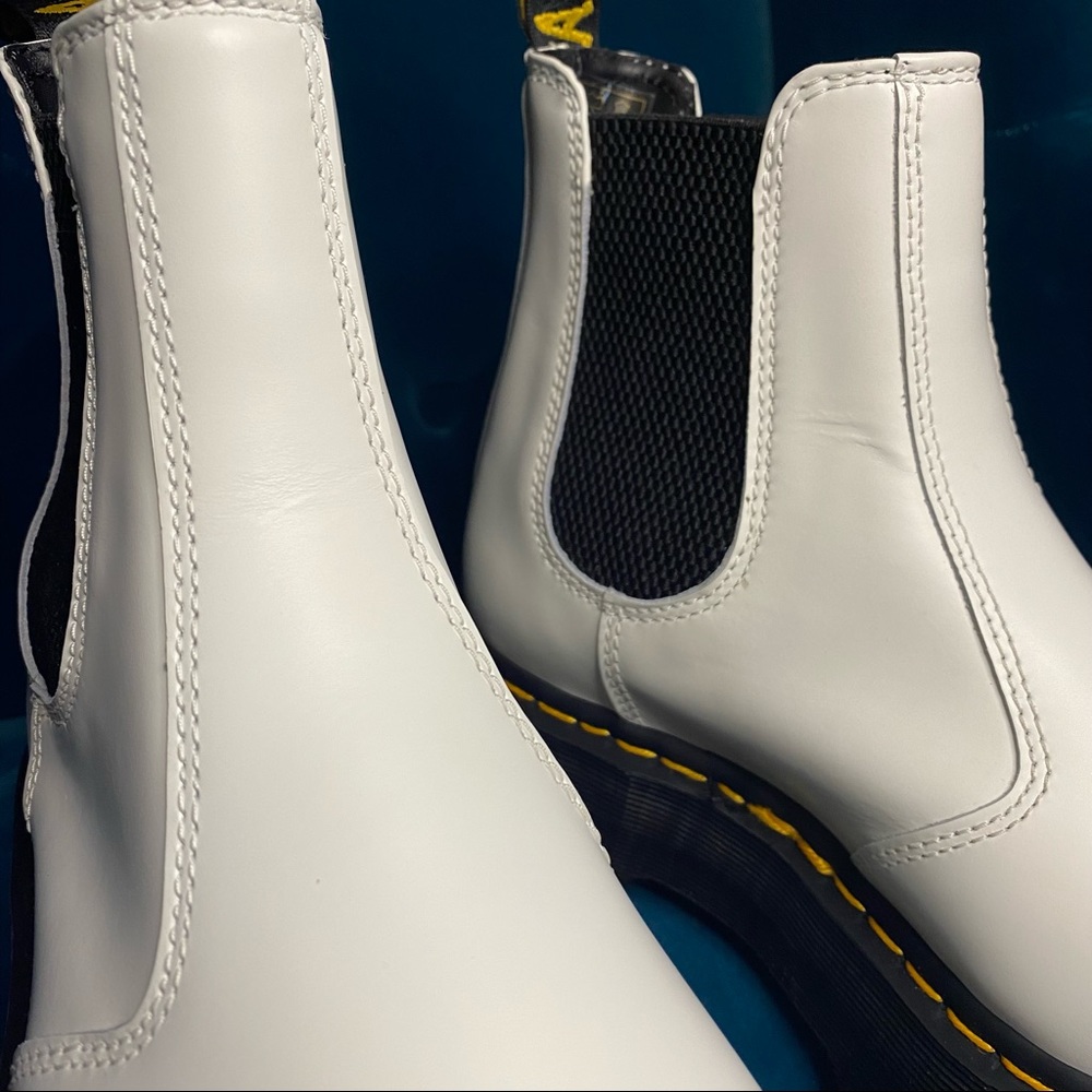 NIB Doc Martens white smooth leather platform 2976 quad chelsea boot - Picture 7 of 14